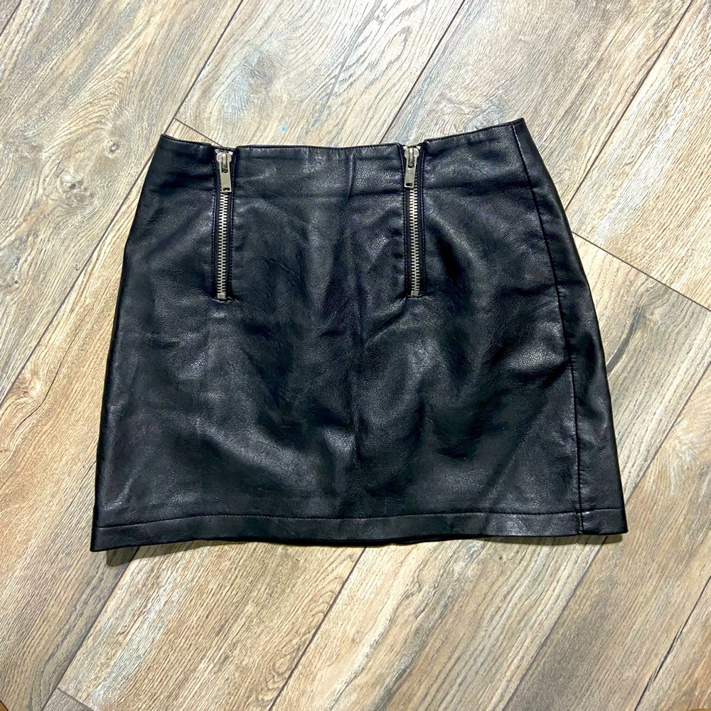Black faux leather double zip front Mini skirt